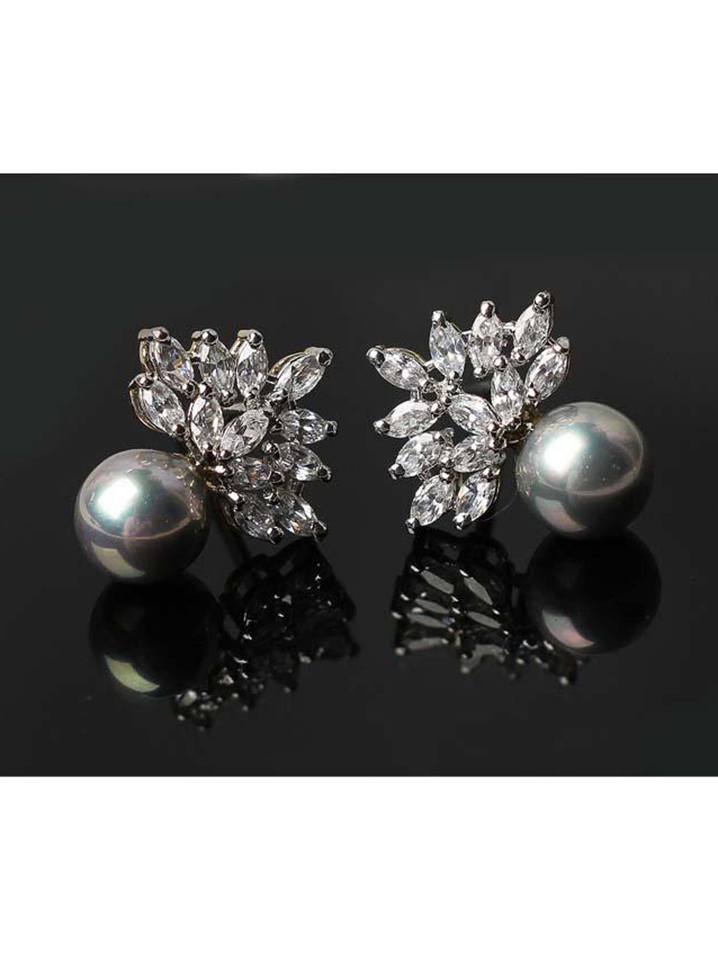 Diamond Style Tops Studded With Zircons In 925 Silver.