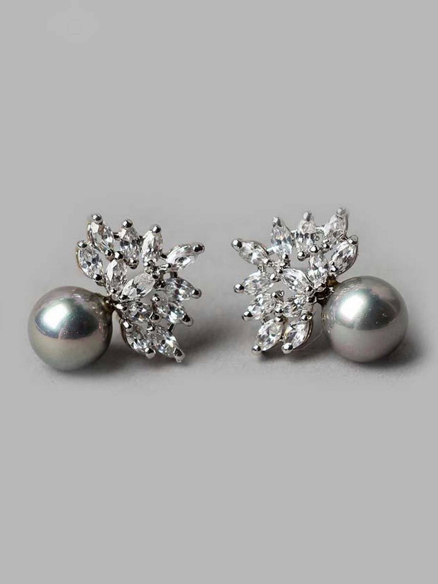 Diamond Style Tops Studded With Zircons In 925 Silver.