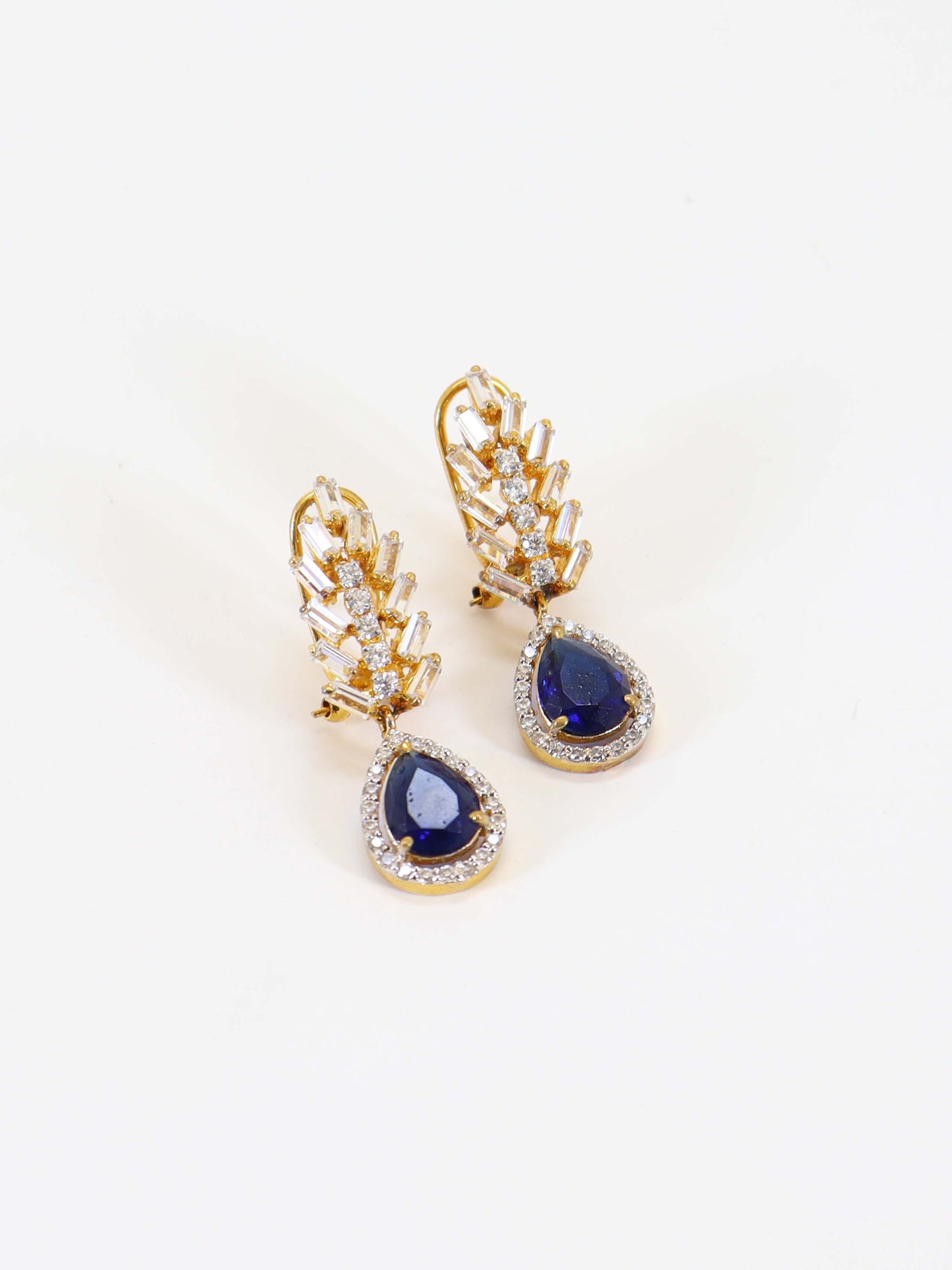 Earings Studded With Blue Zircons In 925 Silver.