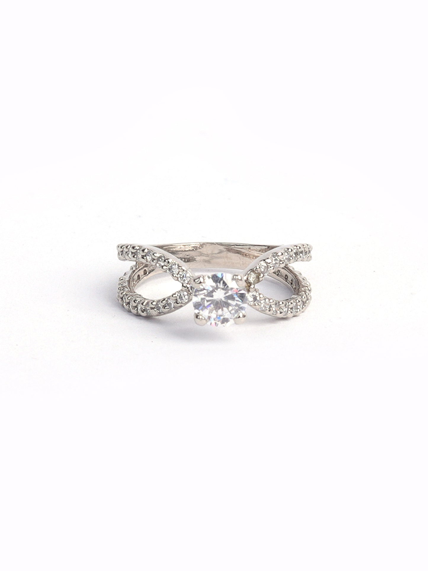 Ring Studded With Zircons In 925 Silver.