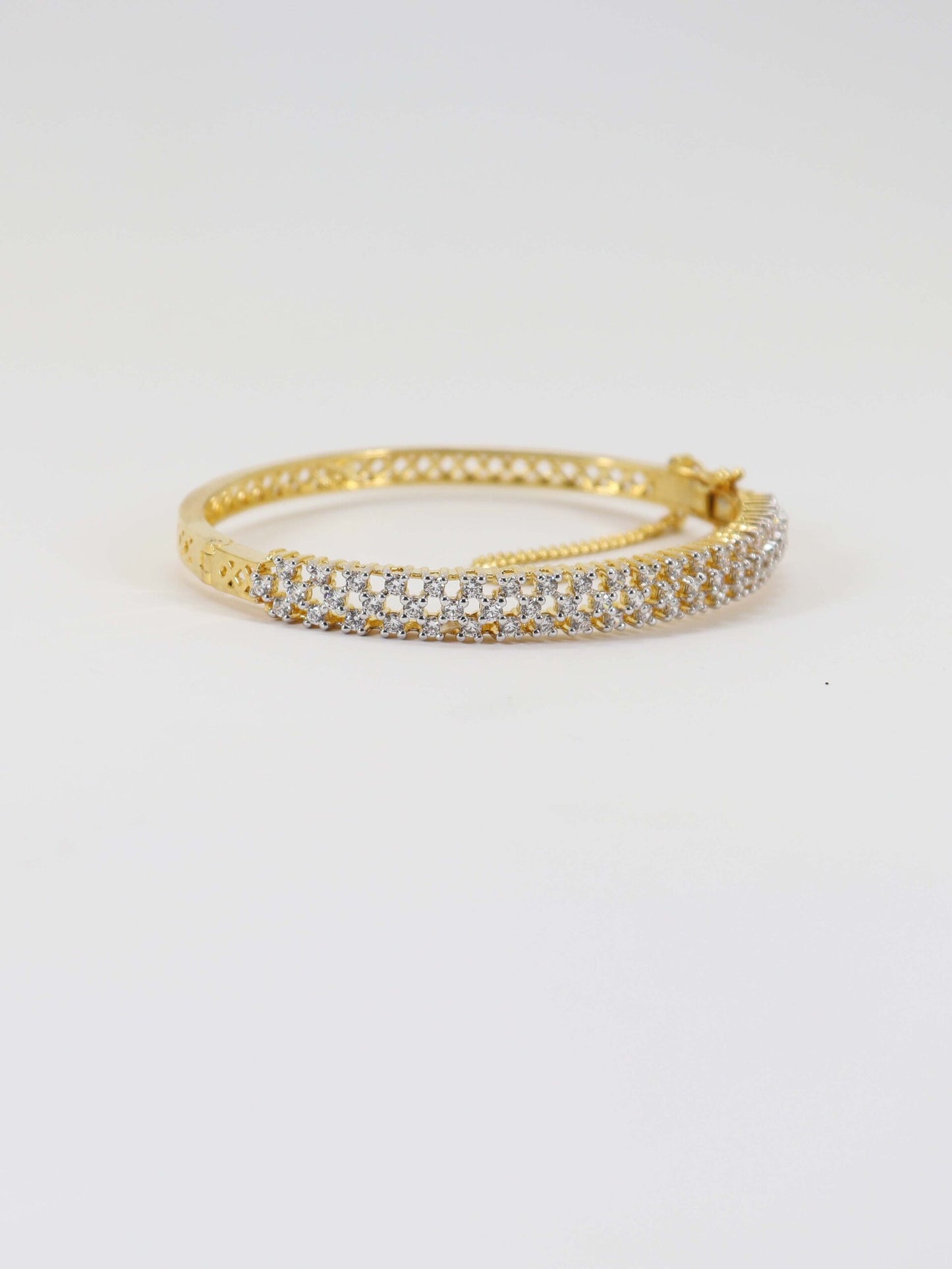 Diamond Style Bracelet Studded With Zircons In 925 Silver.