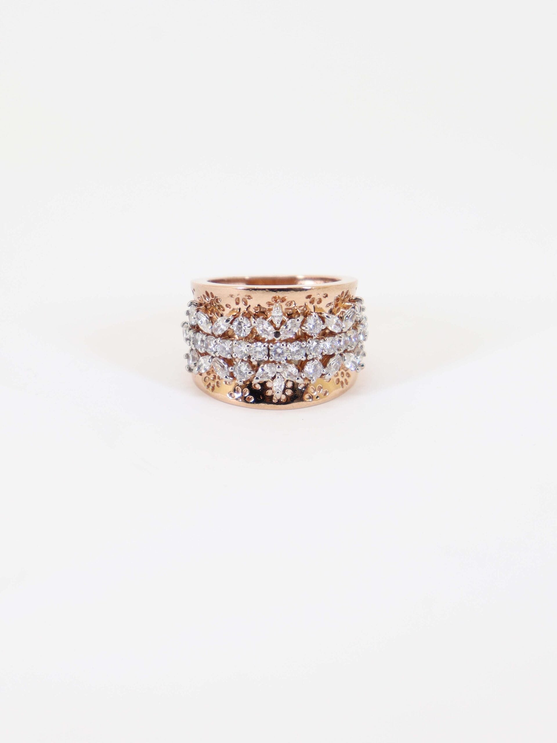 Diamond Style Ring Studded With Zircons In 925 Silver.