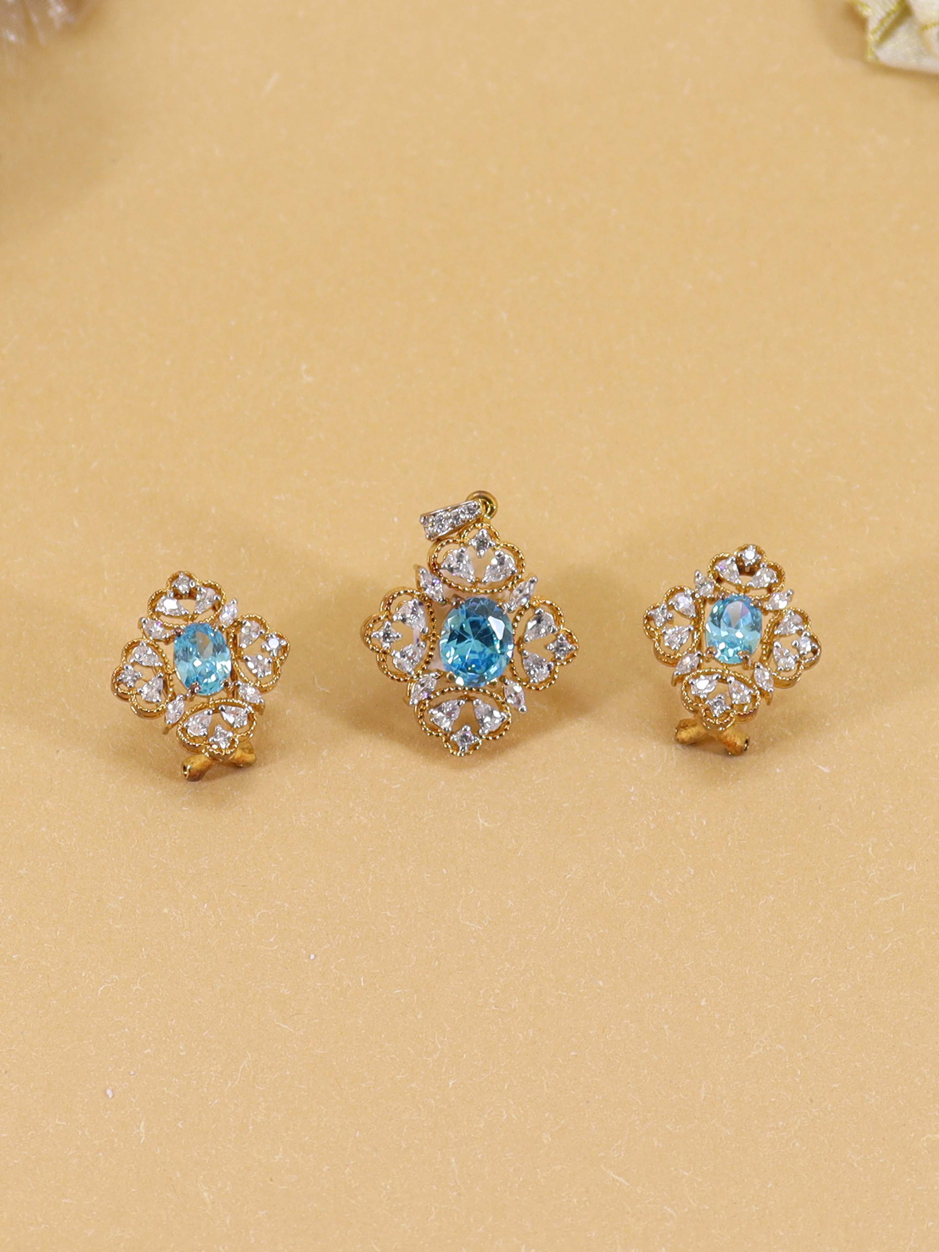 Locket Tops Studded With Aquamarine Stone In 925 Silver.