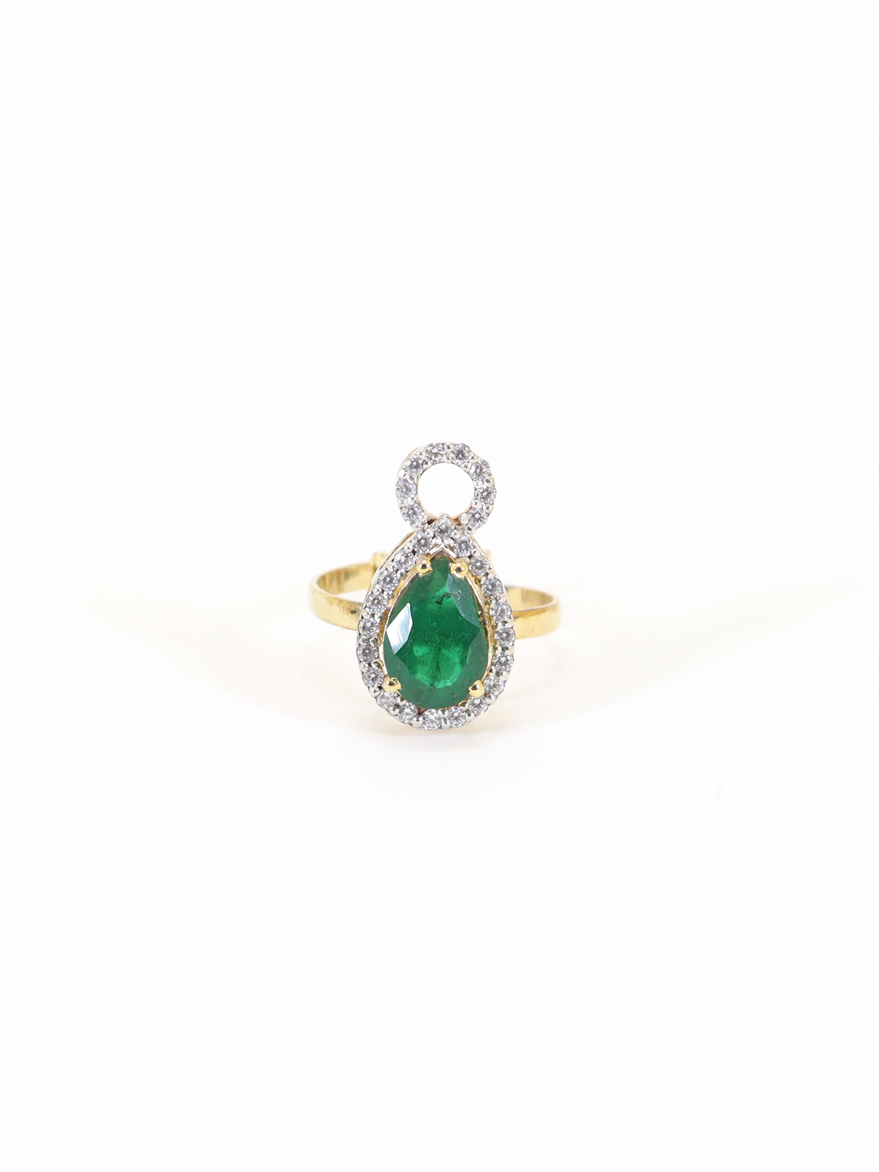 Ring With Semiprecious Emerald In 925 Silver.
