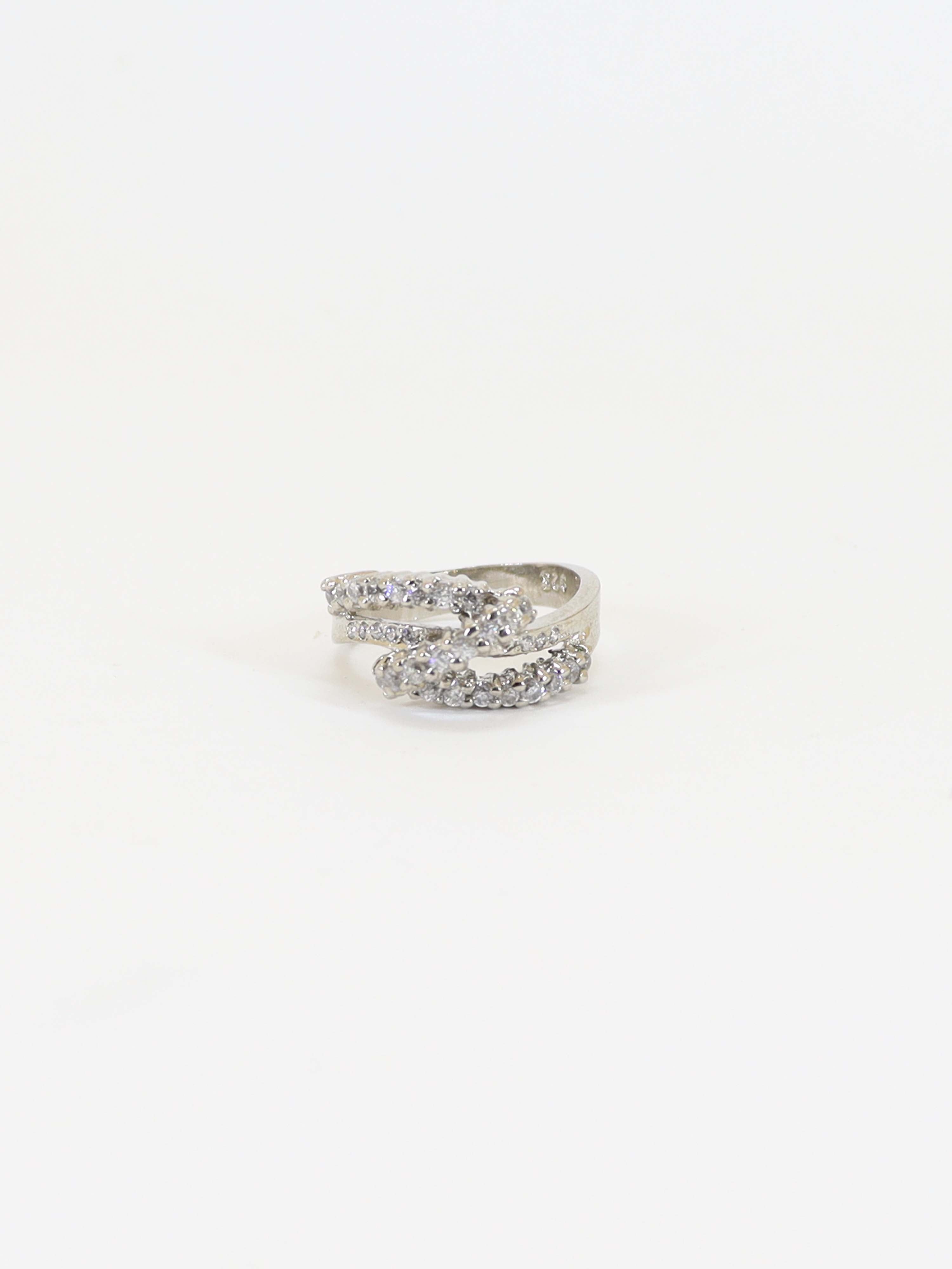 Ring Studded With Zircons In 925 Silver.