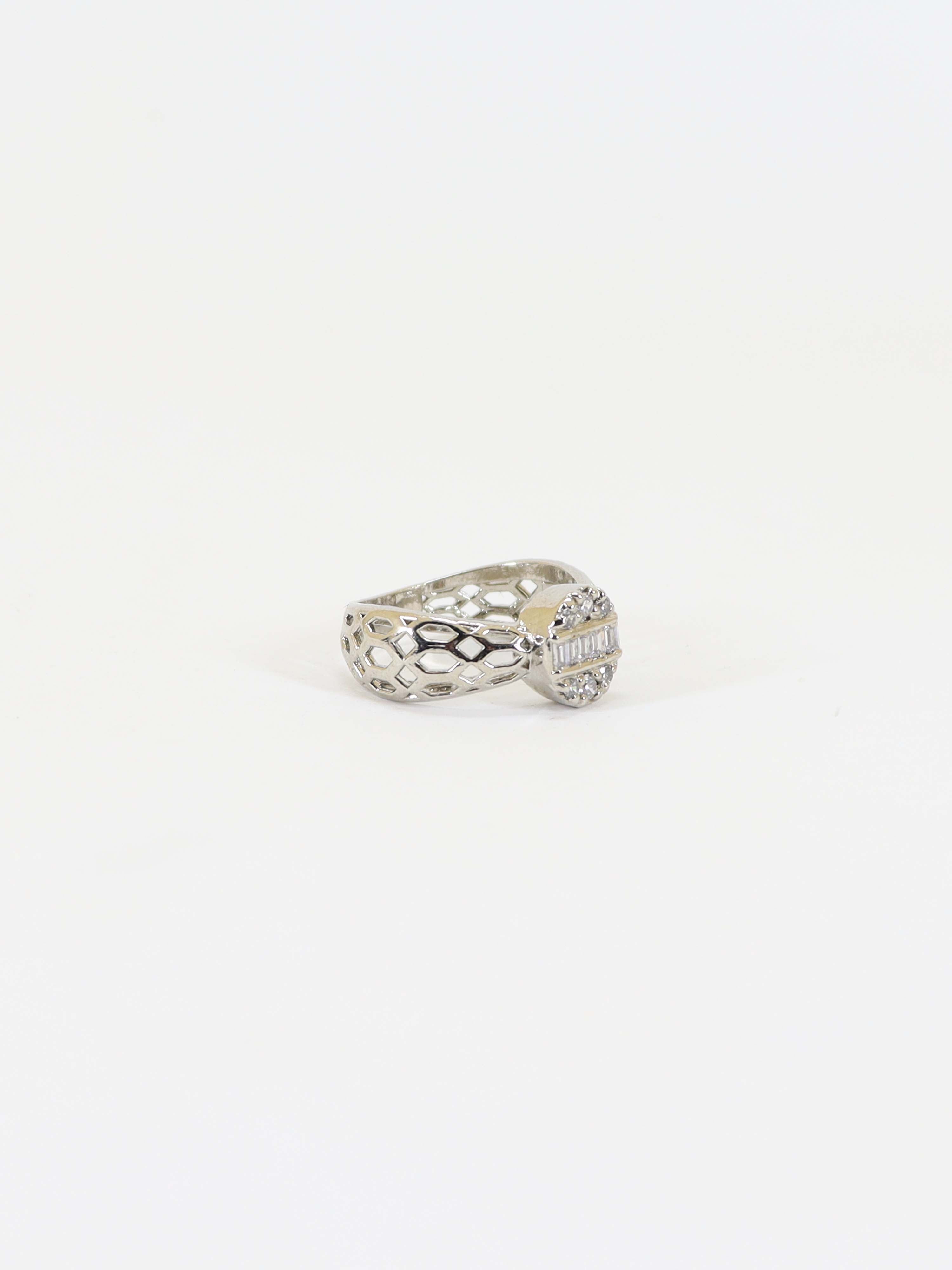Ring Studded With Zircons In 925 Silver.