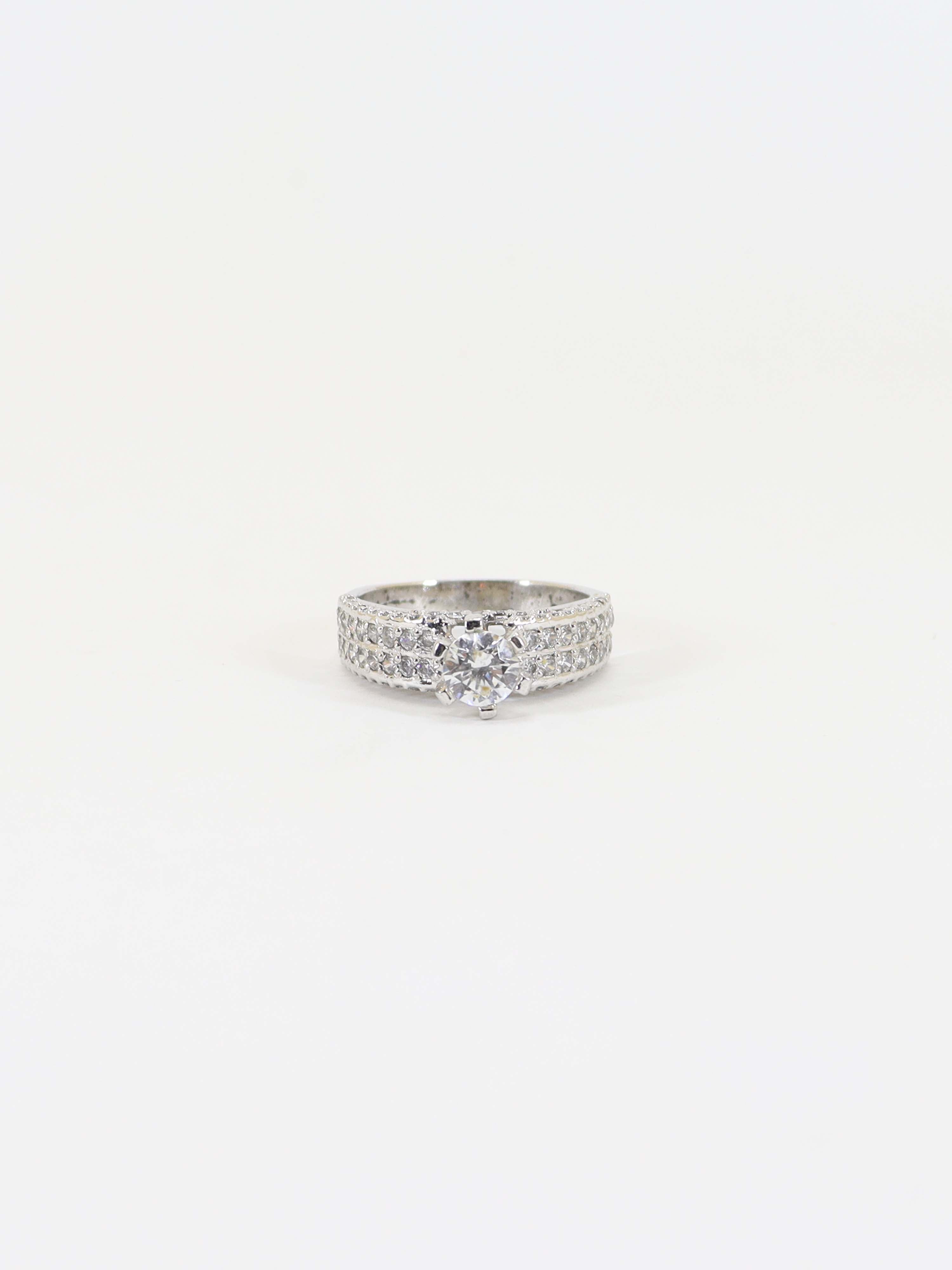 Ring Studded With Zircons In 925 Silver.