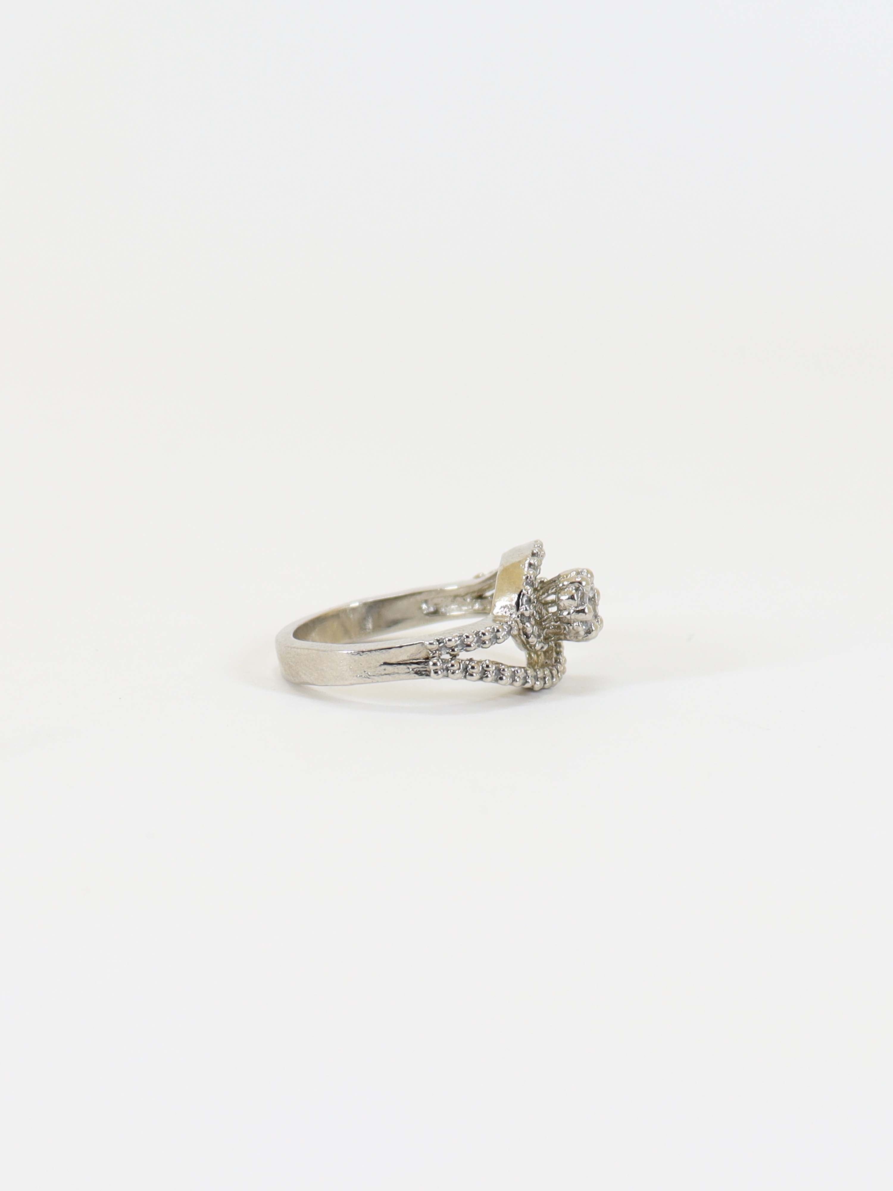Ring Studded With Zircons In 925 Silver.