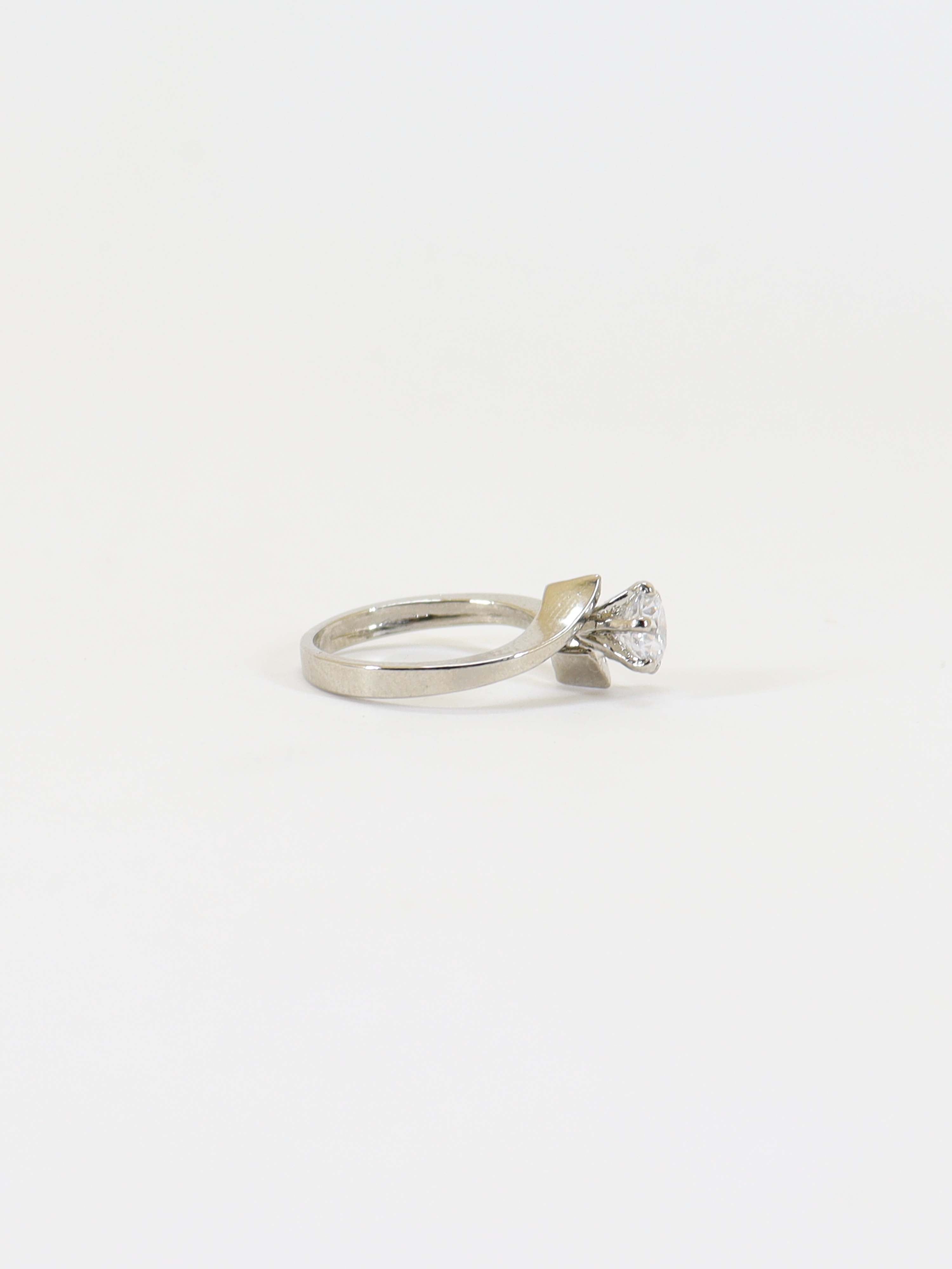 Diamond Style Ring With Zircon In 925 Silver.