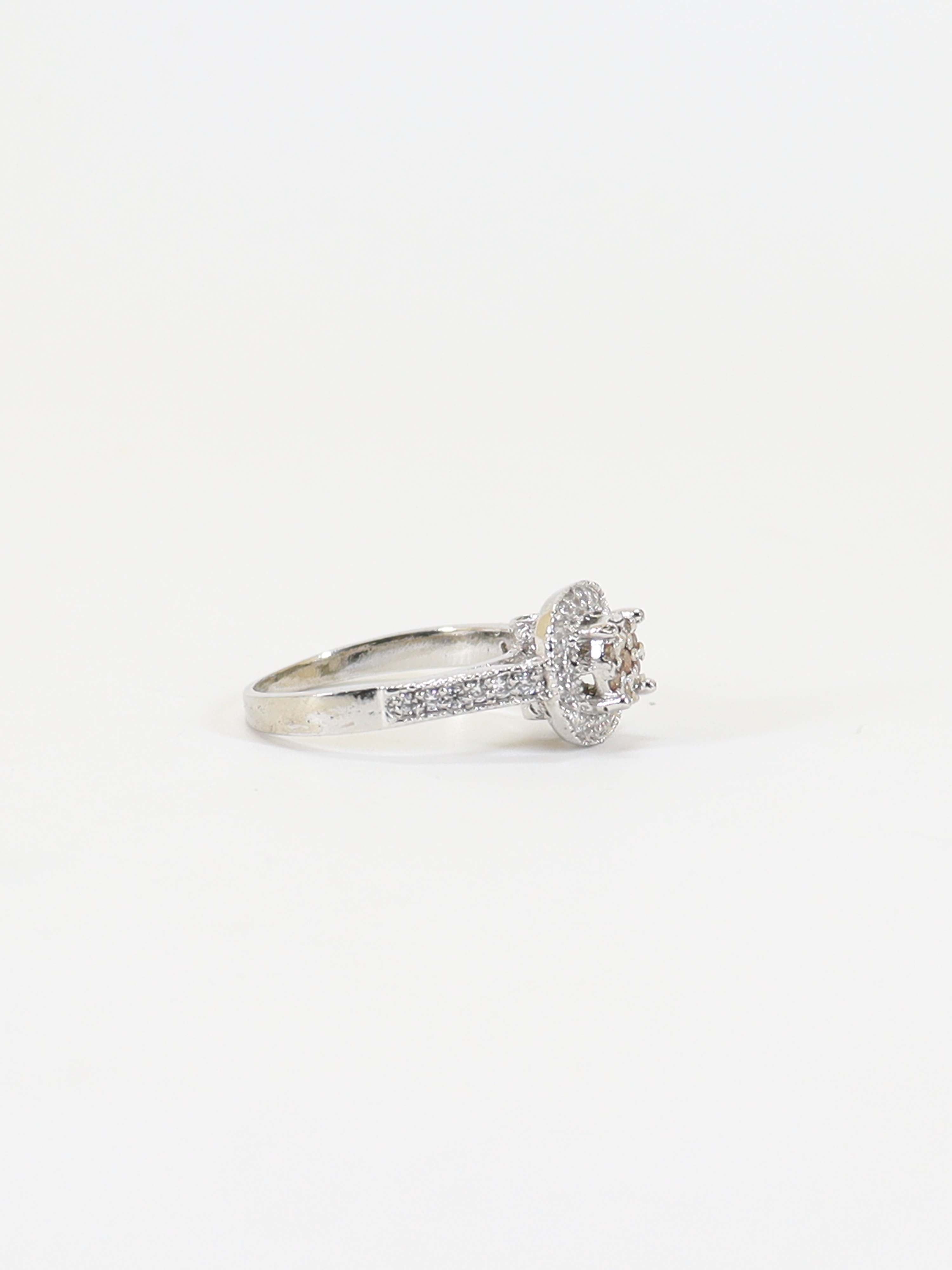 Ring Studded With Zircons And Shampaign In 925 Silver.