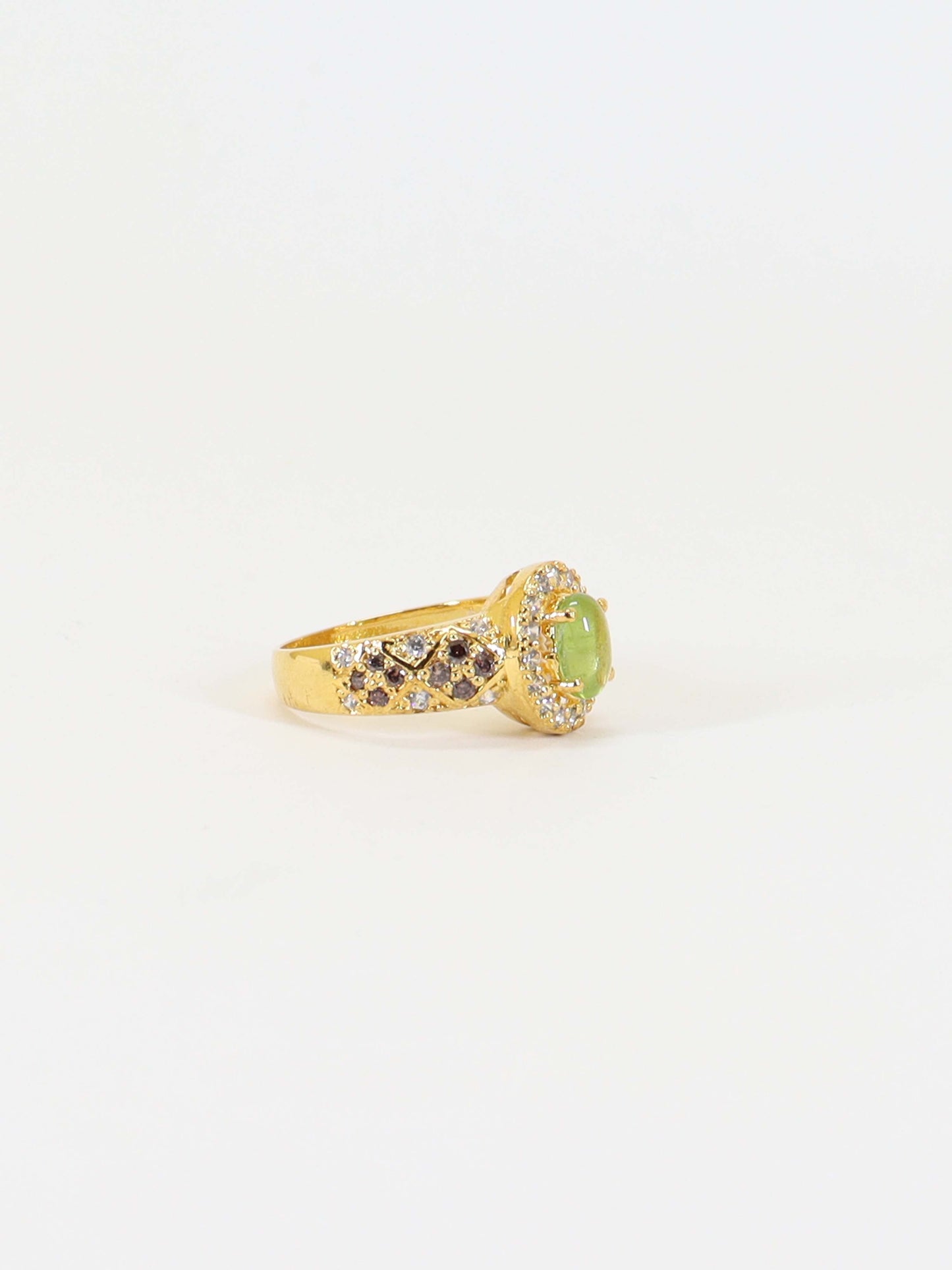 Ring Studded With Russian Coffee And Peridot In 925 Silver.