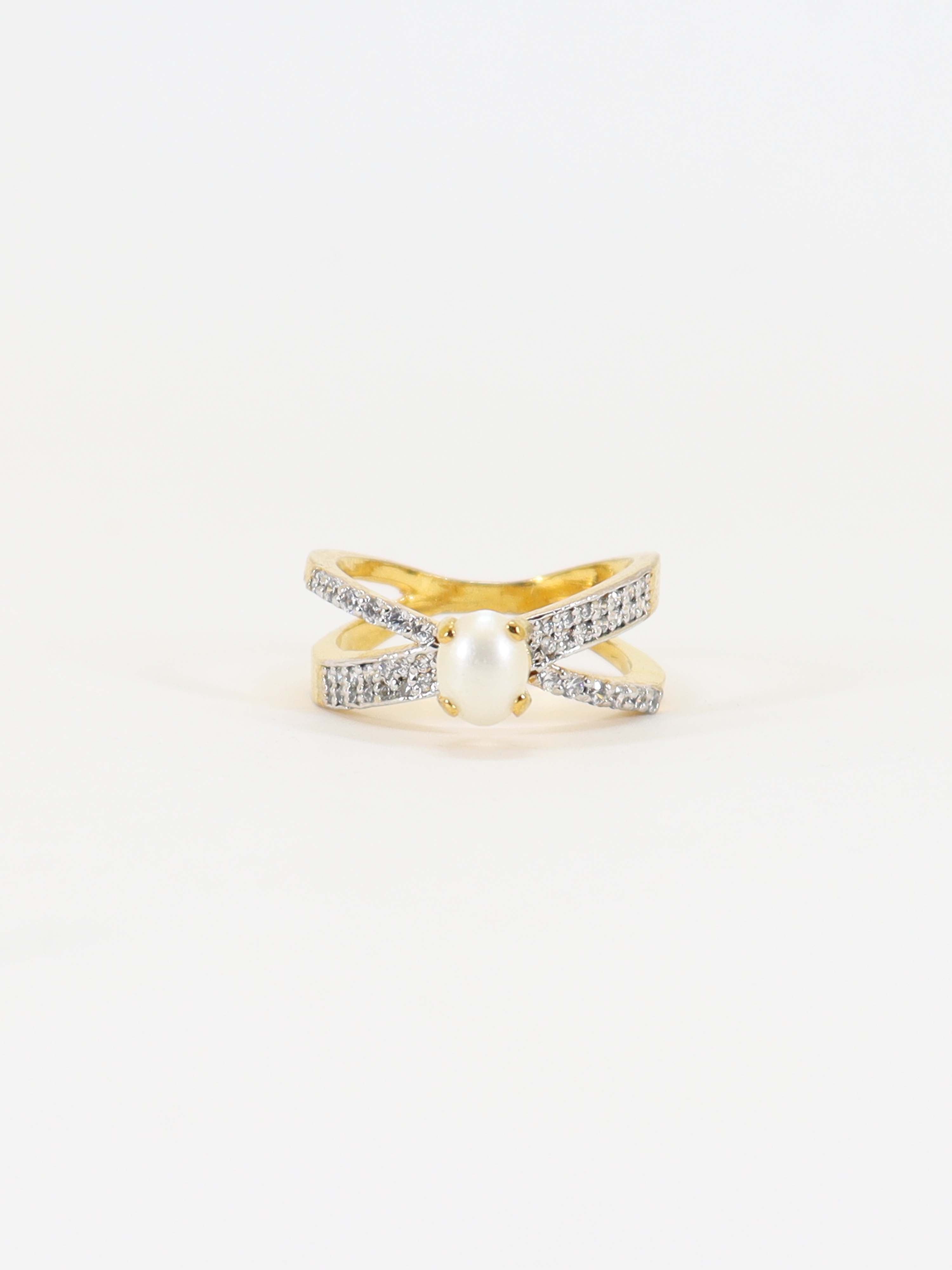 Ring With Pearl And Zircons In 925 Silver.