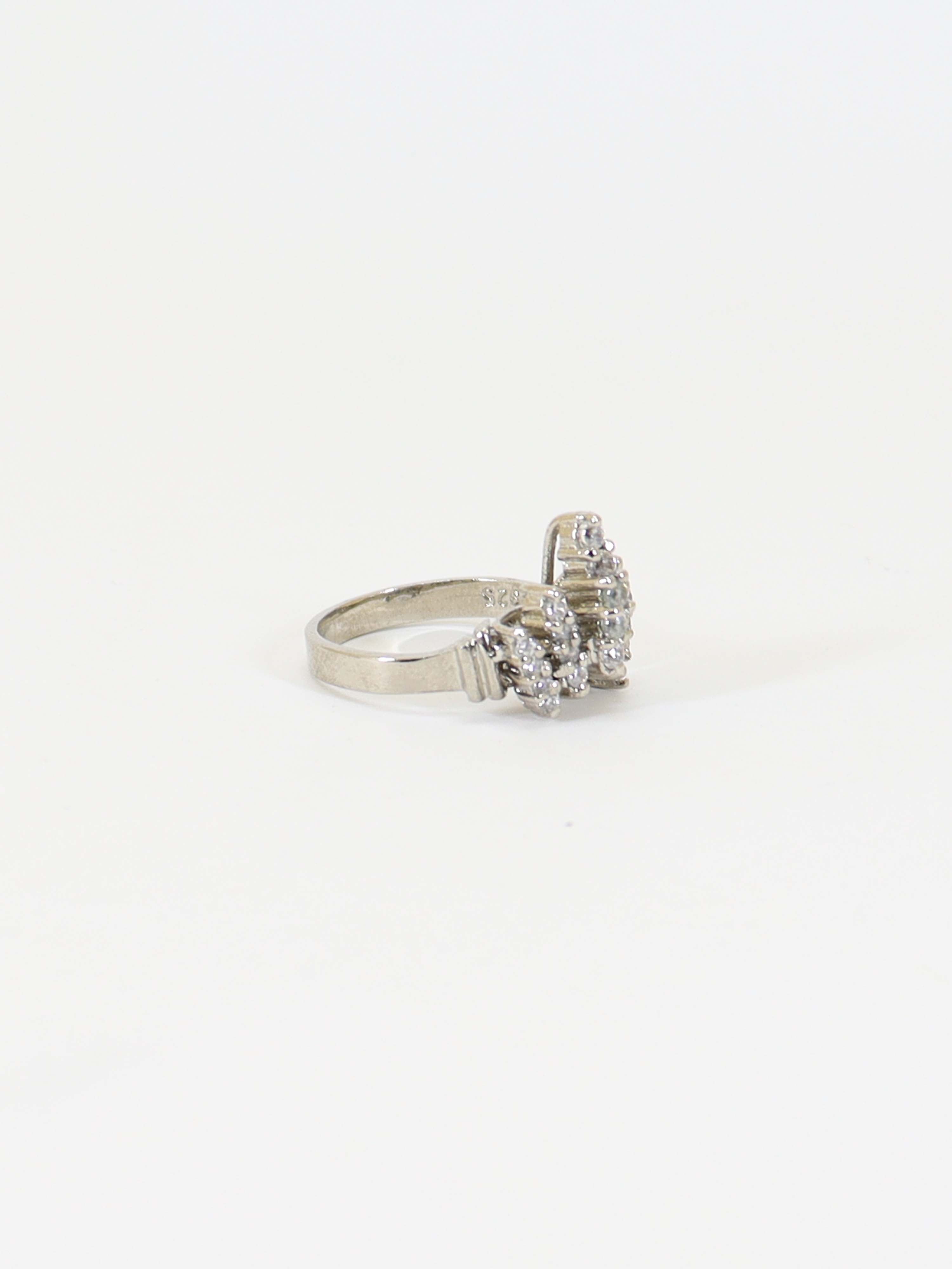 Ring Studded With Zircons In 925 Silver.