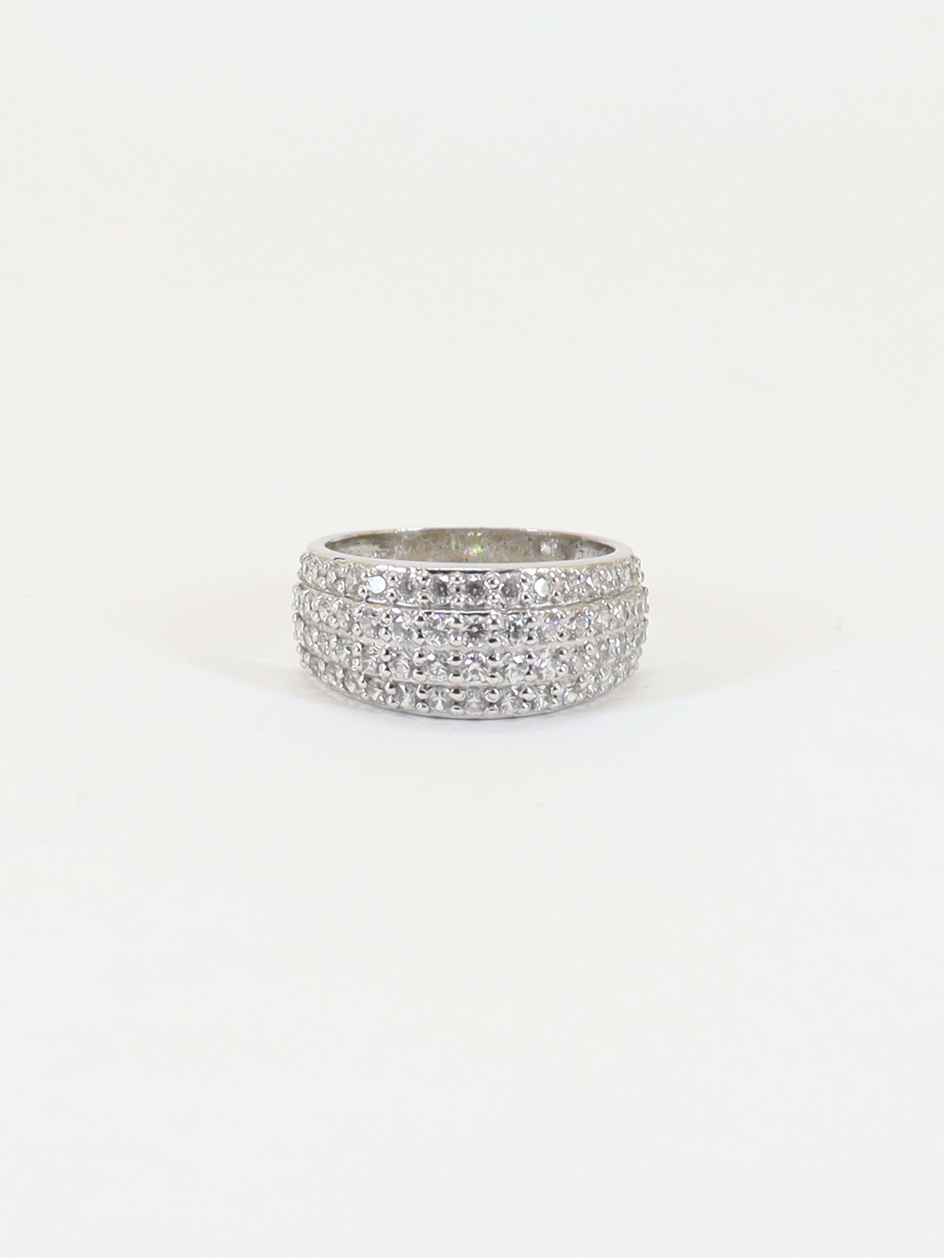 Ring Studded With Zircons In 925 Silver.