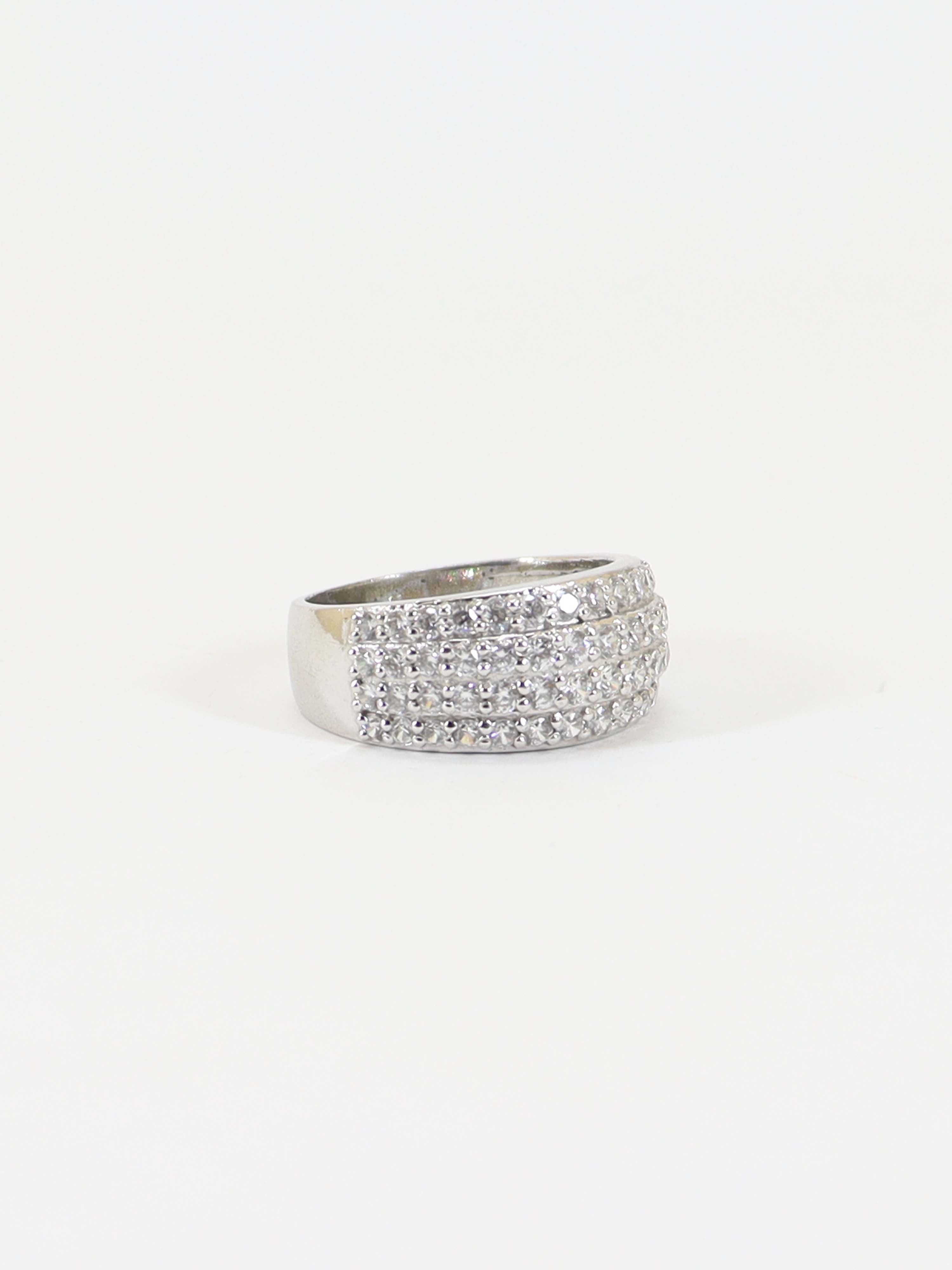 Ring Studded With Zircons In 925 Silver.