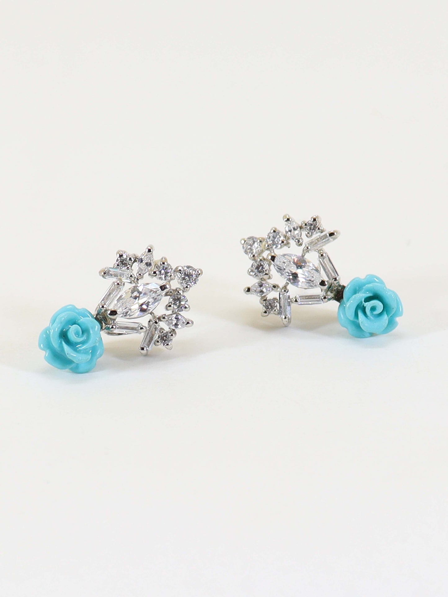 Tops With Zircons And Feerozi Colour Flower In 925 Silver.