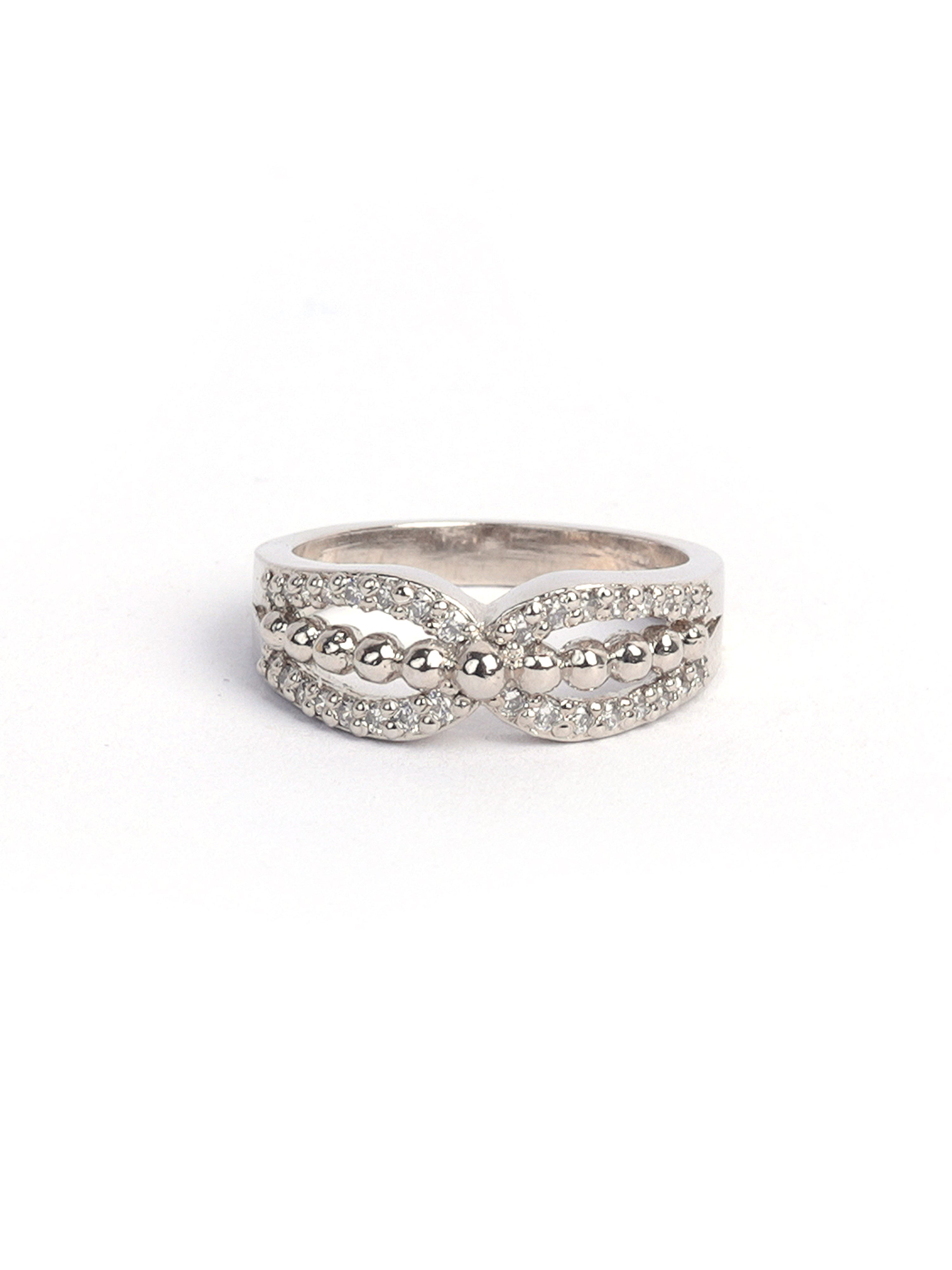 Ring Studded With Zircons In 925 Silver.