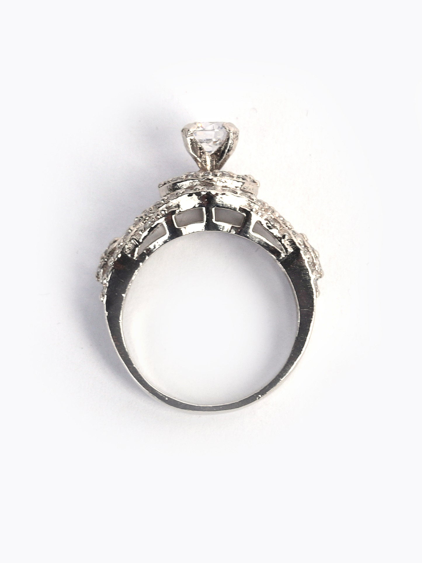 Ring Studded With Zircons In 925 Silver.