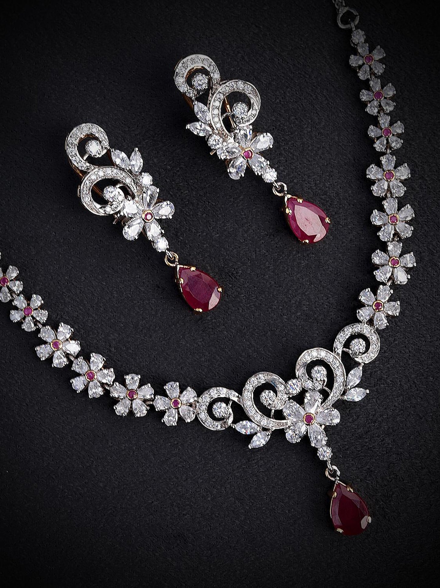 Necklace Set Studded With Zircons And Chatham In 925 Silver.