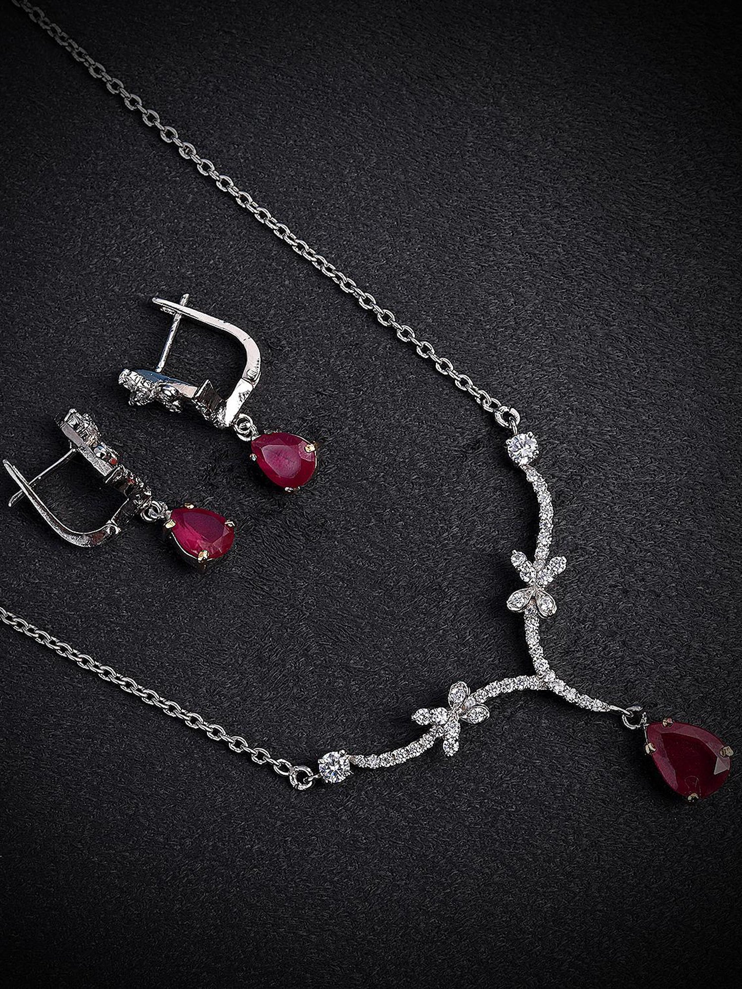 Necklace Set Studded With Zircons And Chatham In 925 Silver.