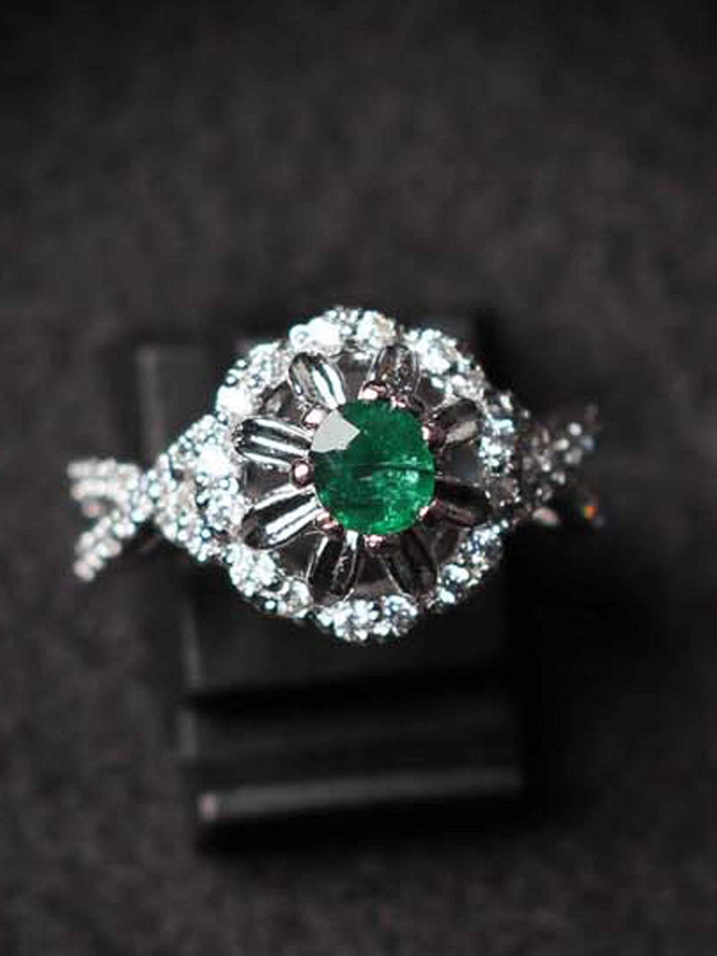 Ring Studded With Semiprecious Emerald In 925 Silver.