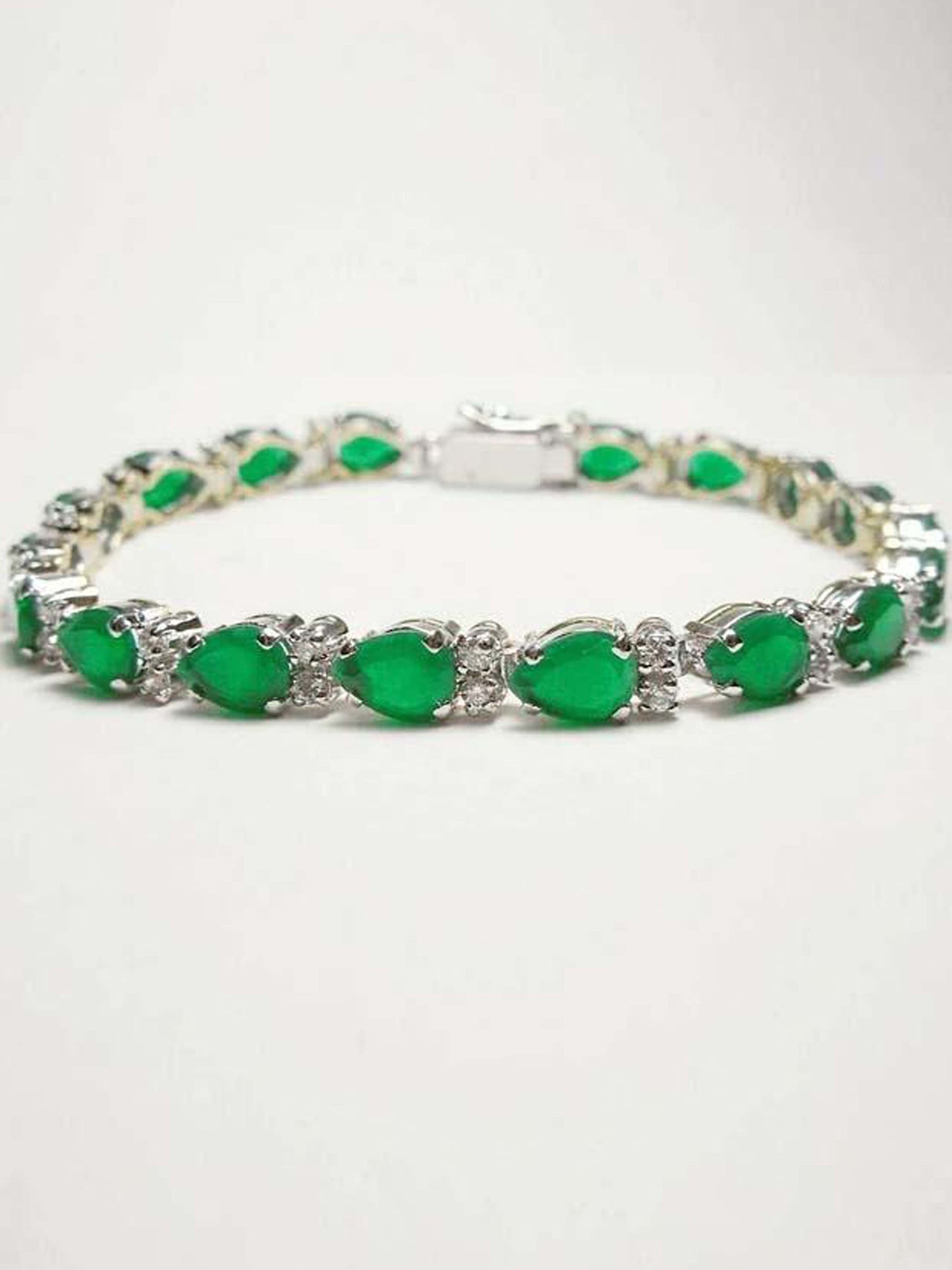 Bracelet With Semiprecious Emerald In 925 Silver.