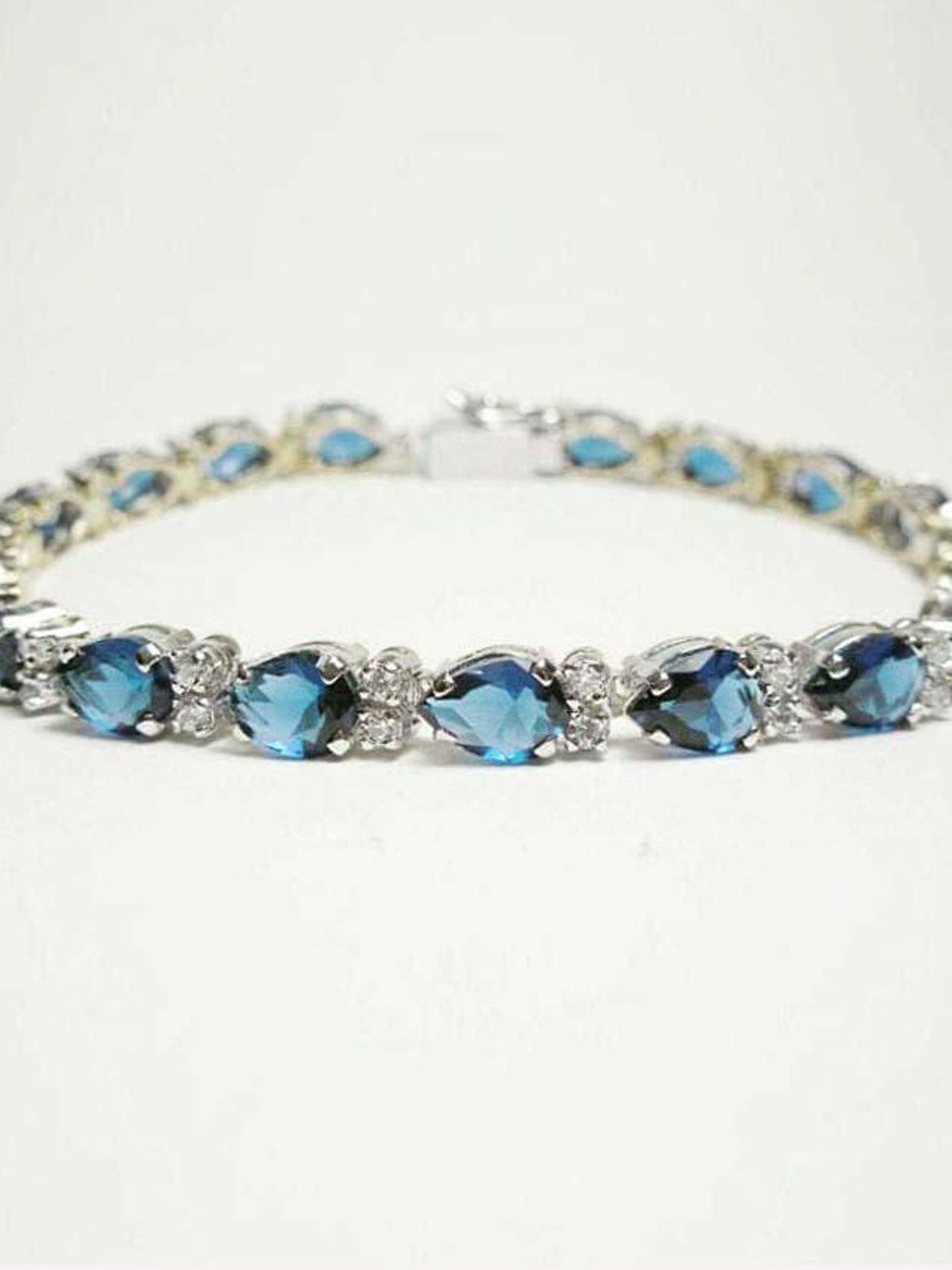 Bracelet With Semiprecious Sapphire In 925 Silver.